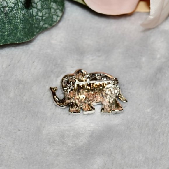 Vintage ~ Little Pave Swarovski Crystal Elephant - Picture 2 of 4